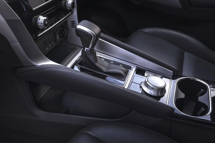 Детали интерьера Mitsubishi Pajero Sport 2019 года  (TH) (фото 25 из 40)